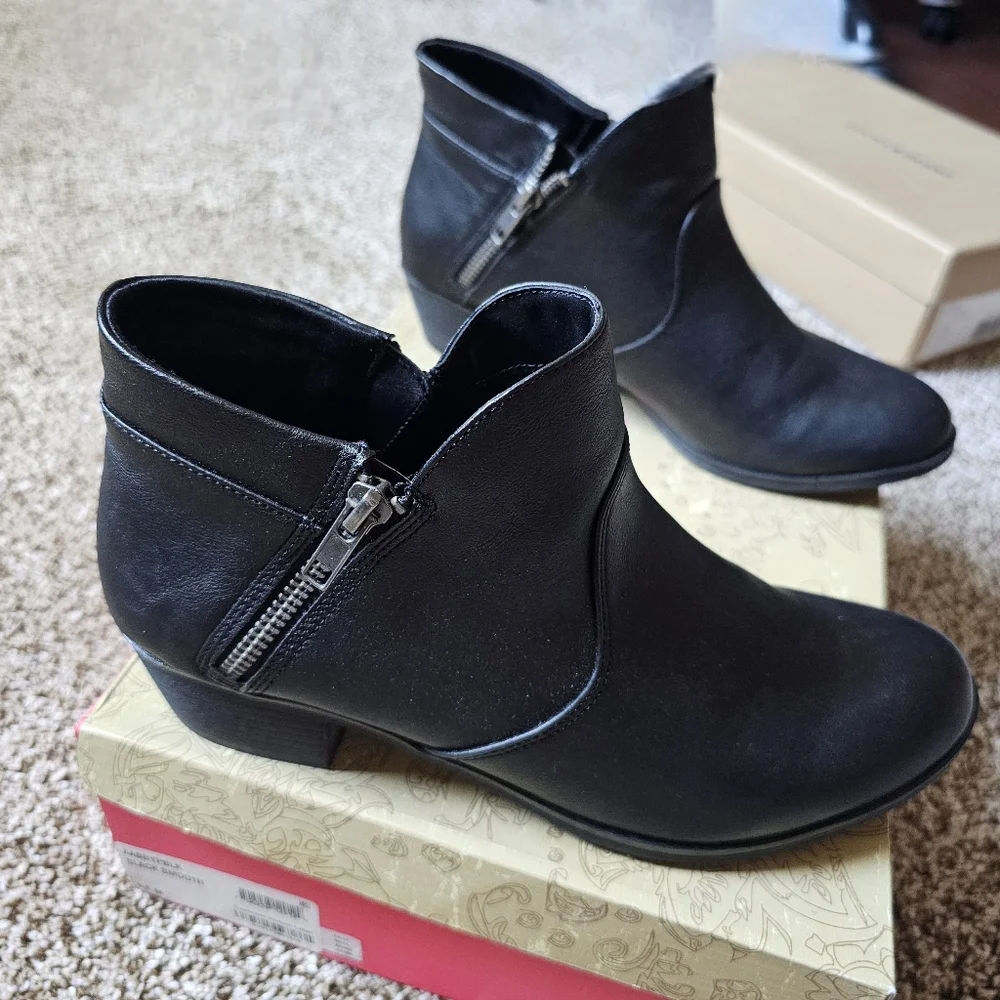 American Rag Black Booties - Picture 3 of 5
